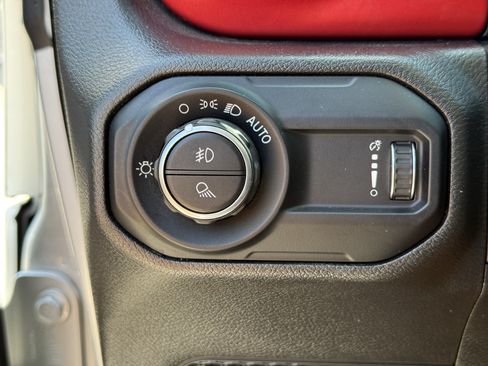 Used 2023 Jeep Gladiator Rubicon w/ LED Lighting Group AWD/4WD image 26