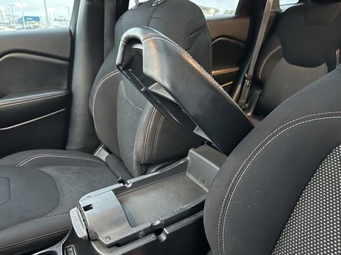 Used 2017 Jeep Cherokee 75th Anniversary image 29