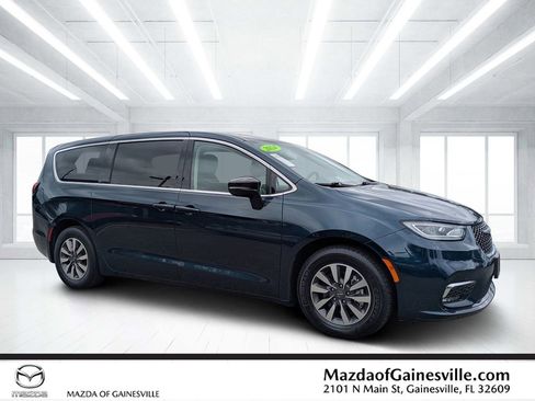 Used 2024 Chrysler Pacifica Limited FWD image 1