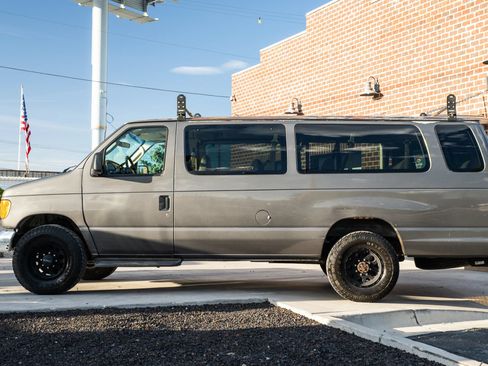 Used 2006 Ford E-350 and Econoline 350 XL RWD image 3