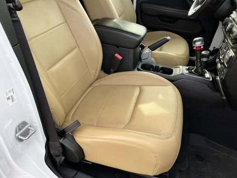 Used 2018 Jeep Wrangler Unlimited Sahara image 22