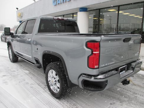 Used 2024 Chevrolet Silverado 2500 High Country w/ High Country Premium Package image 3