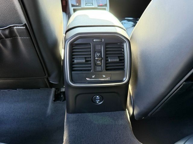 Used 2025 Porsche Macan AWD/4WD image 22