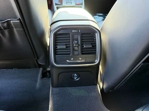 Used 2025 Porsche Macan AWD/4WD image 22