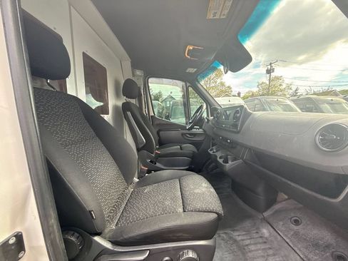 Used 2021 Mercedes-Benz Sprinter 1500 w/ Premium Package image 20