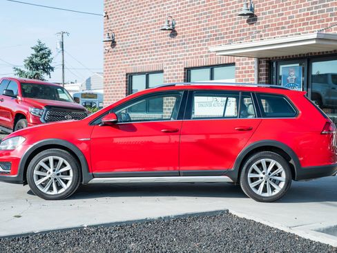 Used 2017 Volkswagen Golf Alltrack S AWD/4WD image 3