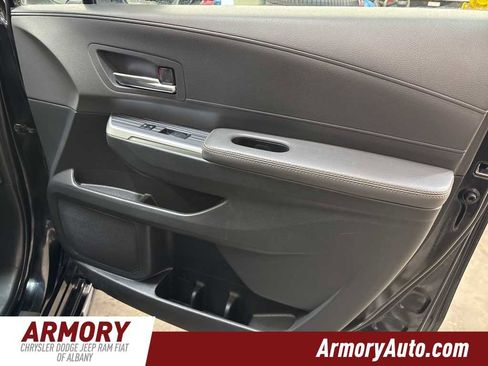 Used 2022 Toyota Sienna XLE Woodland Edition image 37