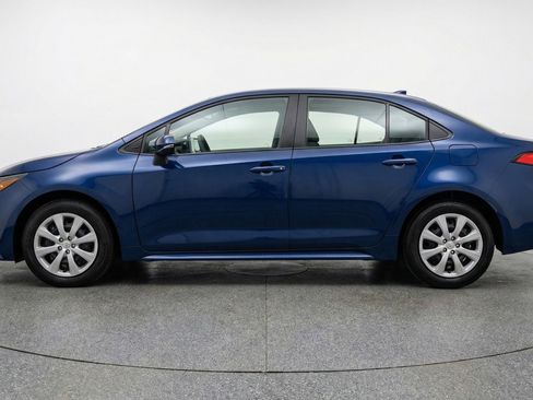 Used 2025 Toyota Corolla LE FWD image 5