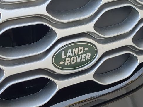 Used 2025 Land Rover Discovery S image 11