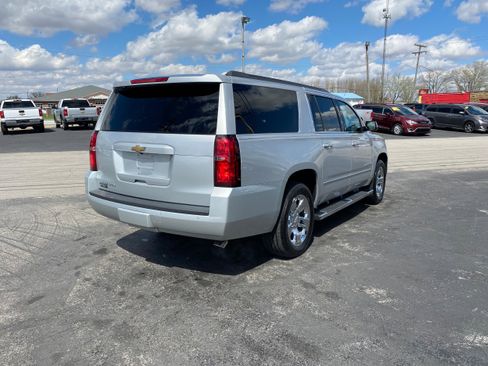 Used 2017 Chevrolet Suburban LT w/ LT Signature Package AWD/4WD image 3