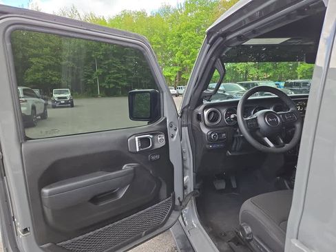 Used 2023 Jeep Wrangler Unlimited w/ Sun & Screen Package AWD/4WD image 11