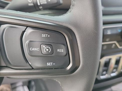 Used 2023 Jeep Wrangler Sport AWD/4WD image 9