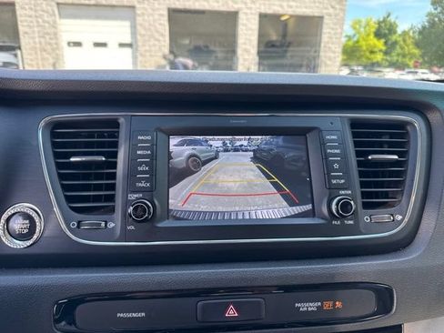 Used 2019 Kia Sedona EX FWD image 12