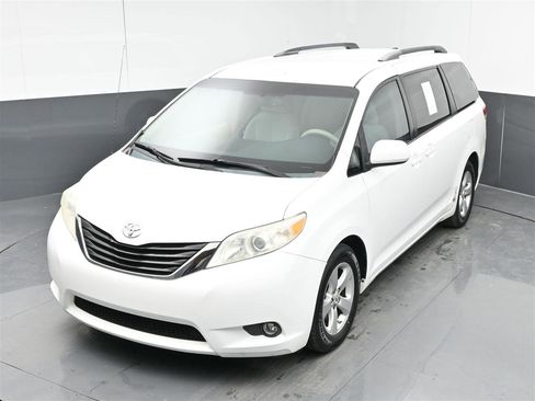 Used 2012 Toyota Sienna LE image 23