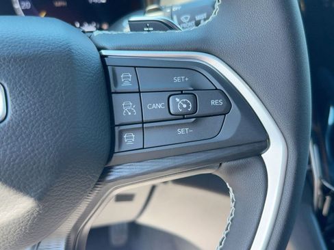 New 2025 Jeep Grand Cherokee Altitude image 28