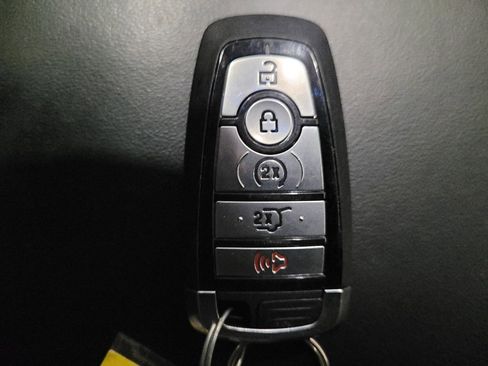 Used 2022 Ford Explorer XLT w/ Equipment Group 202A RWD image 32