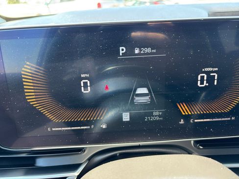 Used 2026 Kia Carnival FWD image 42