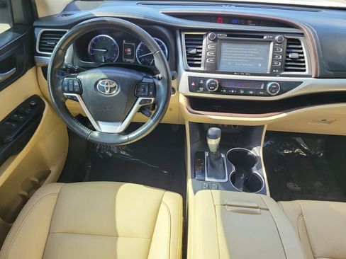 Used 2019 Toyota Highlander XLE FWD image 26