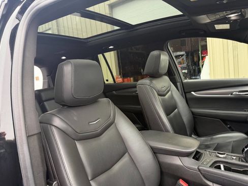 Used 2023 Cadillac XT6 Luxury image 16