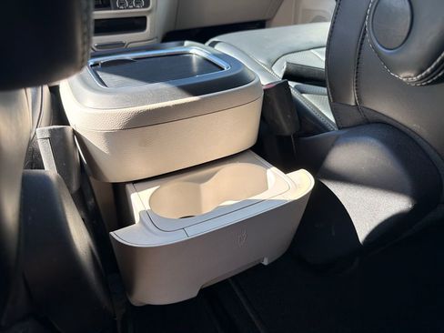 Used 2023 Chrysler Pacifica Touring-L image 24