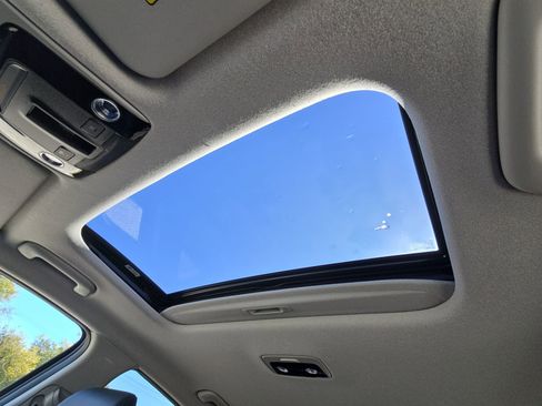 Used 2023 Kia Niro SX Touring image 22