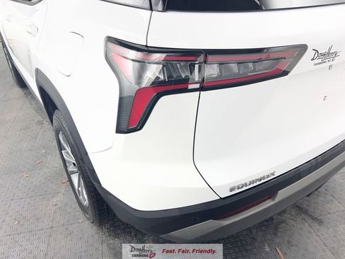 Used 2025 Chevrolet Equinox LT FWD image 12