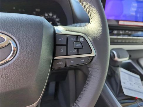 New 2025 Toyota Sienna XLE image 18