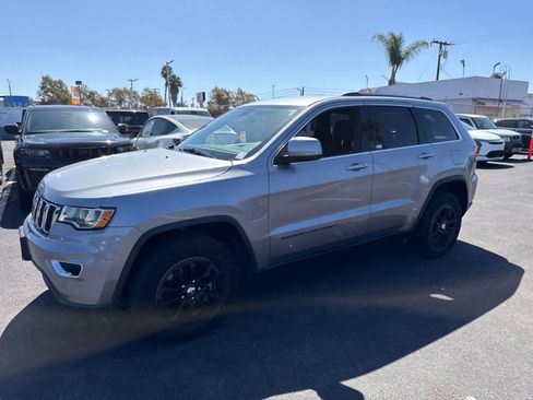 Used 2018 Jeep Grand Cherokee Laredo RWD image 28