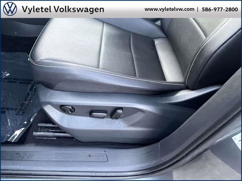 Certified 2021 Volkswagen Tiguan SE w/ Panoramic Sunroof Package image 20