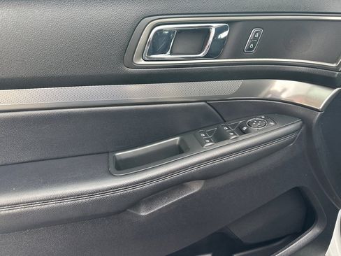 Used 2019 Ford Explorer XLT w/ Equipment Group 201A AWD/4WD image 18