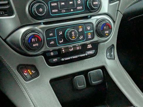 Used 2019 Chevrolet Suburban LT image 18