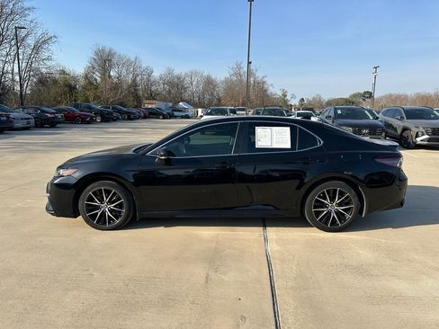 Used 2023 Toyota Camry SE w/ Convenience Package image 9