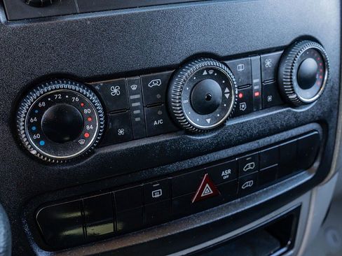 Used 2016 Mercedes-Benz Sprinter 2500 image 24