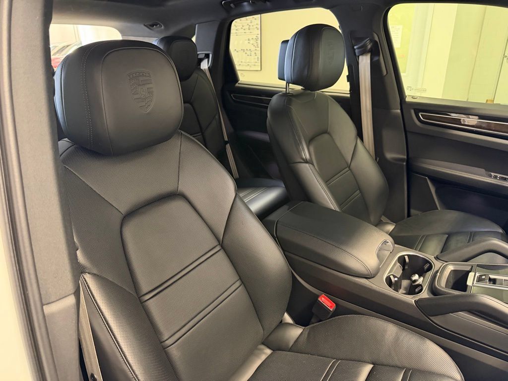 Certified 2023 Porsche Cayenne Platinum Edition AWD/4WD image 27