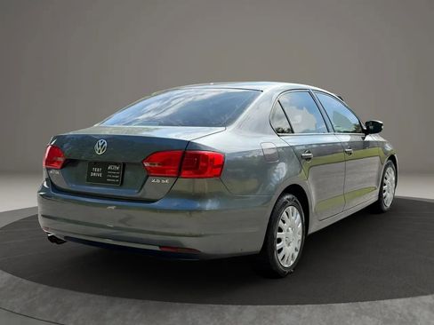 Used 2012 Volkswagen Jetta SE FWD image 4