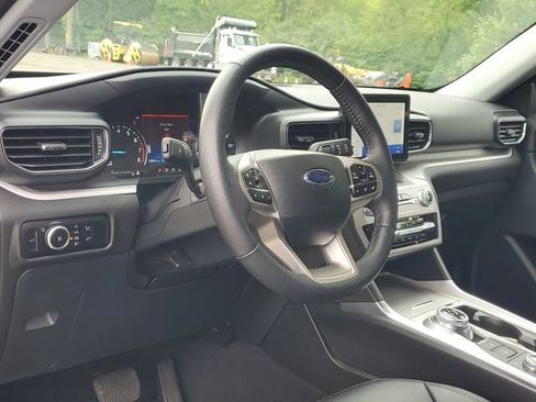 Used 2024 Ford Explorer XLT w/ Equipment Group 202A AWD/4WD image 15