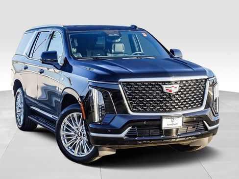Used 2025 Cadillac Escalade Premium Luxury image 2