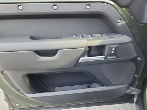 New 2026 Land Rover Defender 130 X-Dynamic SE image 22
