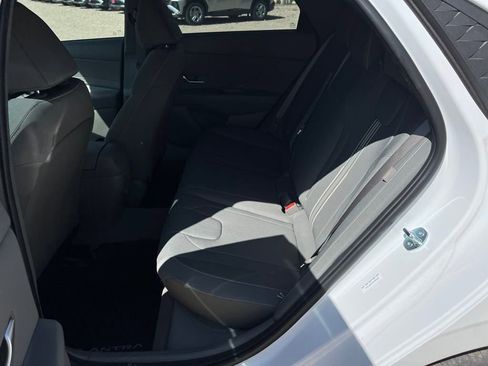 Used 2025 Hyundai Elantra Sport image 11