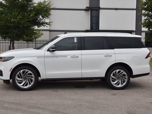 New 2026 Lincoln Navigator Reserve AWD/4WD image 11