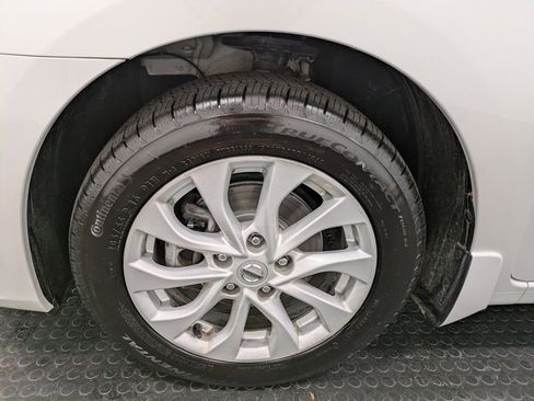 Used 2019 Nissan Sentra SV image 7