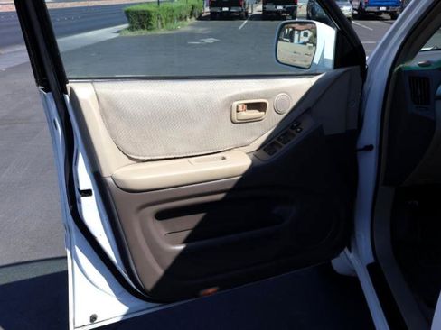 Used 2005 Toyota Highlander 4WD V6 image 16