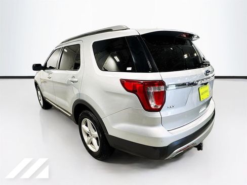 Used 2017 Ford Explorer XLT AWD/4WD image 7