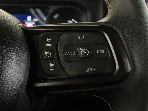Used 2024 Jeep Wrangler Unlimited AWD/4WD image 28