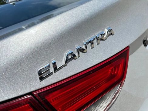 Used 2016 Hyundai Elantra SE w/ Option Group 02 FWD image 9