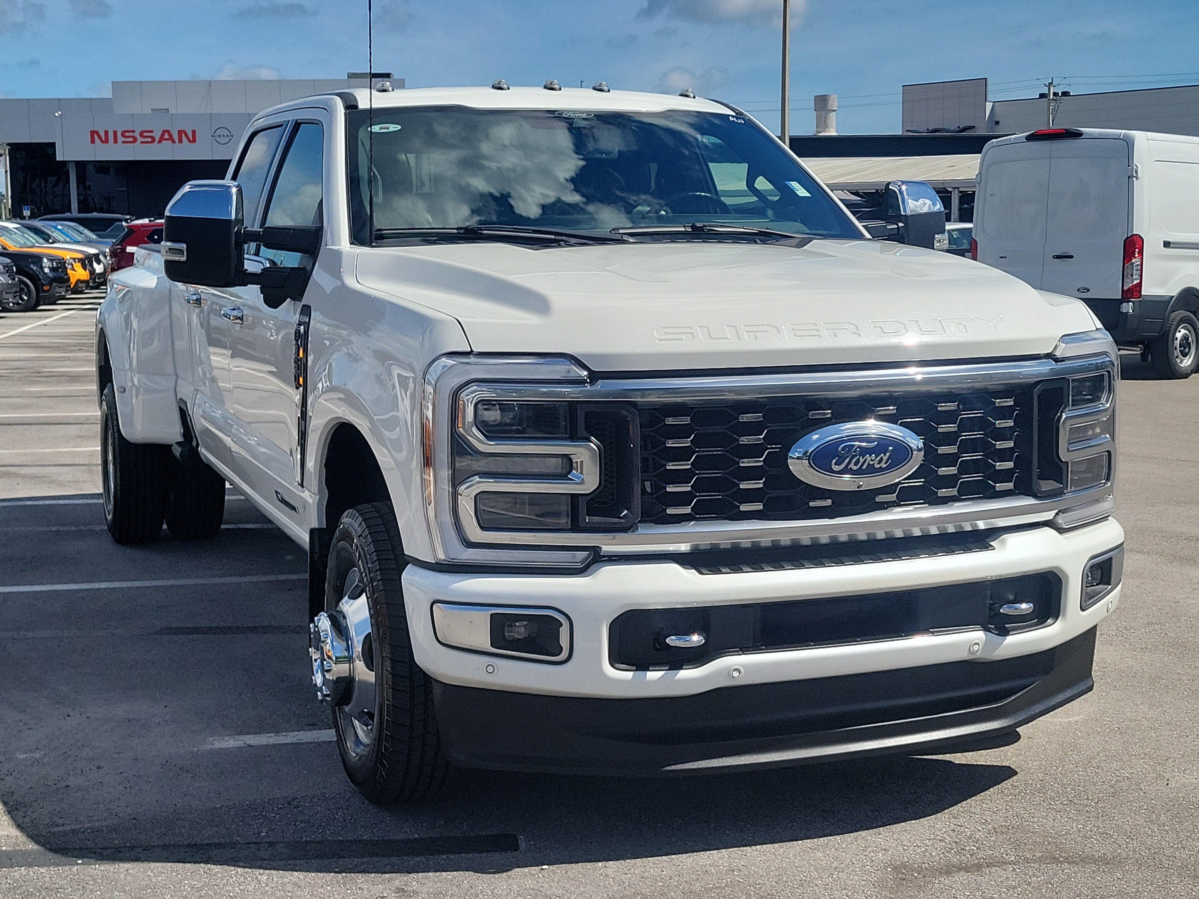 Used 2024 Ford F350 Platinum AWD/4WD image 3