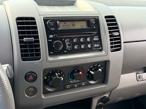 Used 2007 Nissan Frontier SE w/ SE Value Truck Pkg RWD image 17