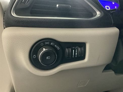 Used 2023 Chrysler Pacifica Limited image 44