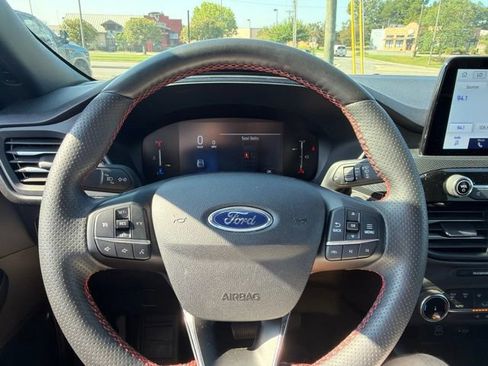 Used 2025 Ford Escape ST-Line Select AWD/4WD image 12