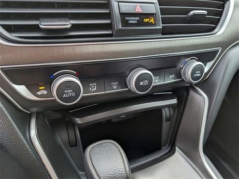 Used 2018 Honda Accord LX image 12